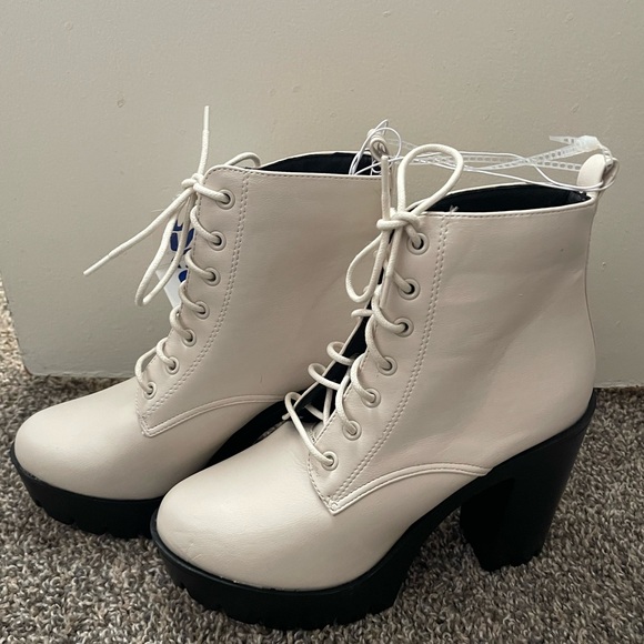 NWOT White Lace-Up Platform Boots - Picture 1 of 5